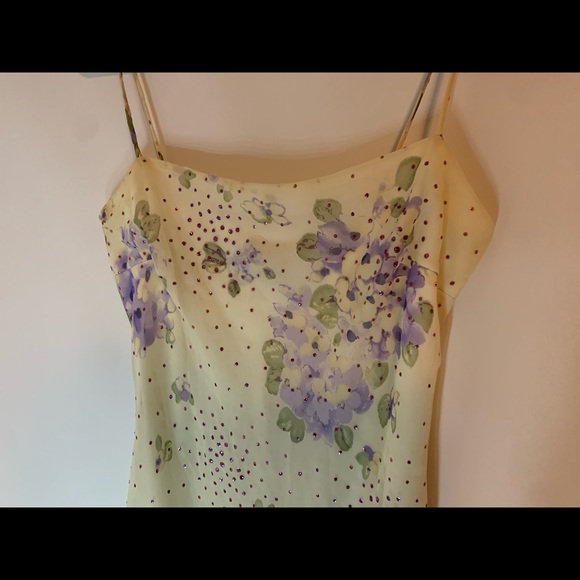 Beautiful dress - Picture 2 of 7